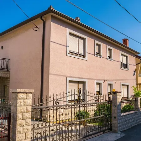 Gina Apartman